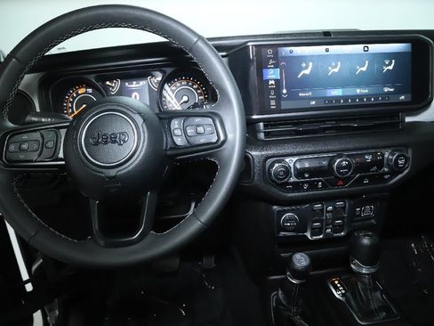 Used 2025 Jeep Wrangler Unlimited Sport AWD/4WD image 28