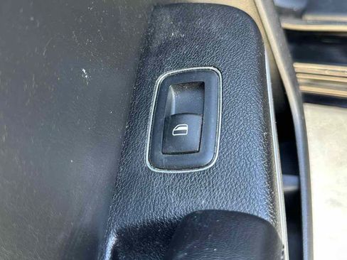 Used 2019 Chrysler 300 Touring w/ Sport Appearance Package RWD image 39