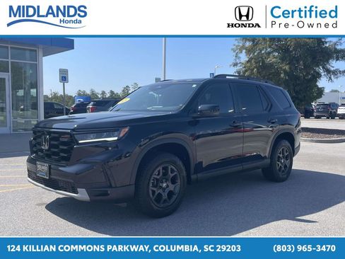 Certified 2025 Honda Pilot TrailSport image 3