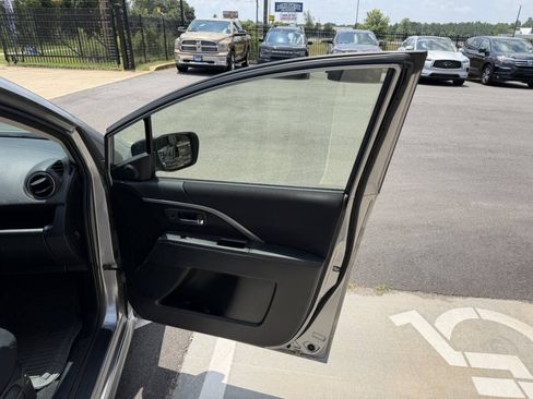 Used 2012 MAZDA MAZDA5 Touring w/ Moonroof & Audio Pkg FWD image 17