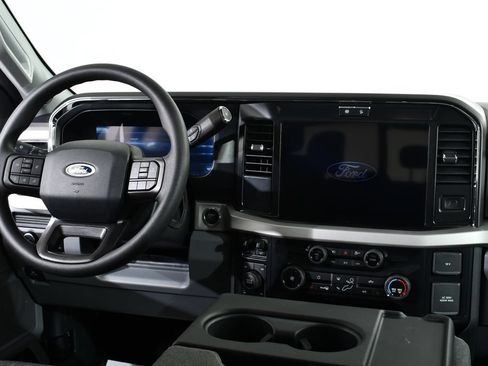 New 2026 Ford F350 XLT w/ XLT Premium Package AWD/4WD image 8