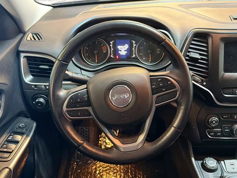 Used 2019 Jeep Cherokee Latitude Plus w/ Cold Weather Group image 18