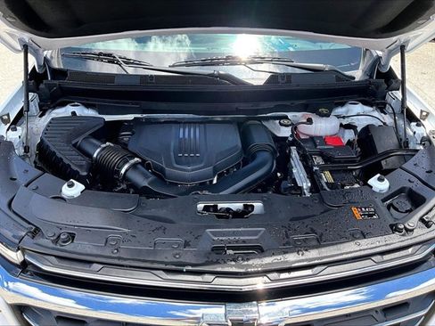 Used 2025 Chevrolet Traverse LT FWD image 11