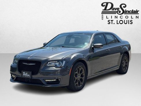 Used 2018 Chrysler 300 S w/ 300S Premium Group AWD/4WD image 7