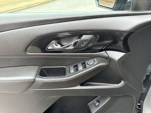 Used 2023 Chevrolet Traverse RS image 15