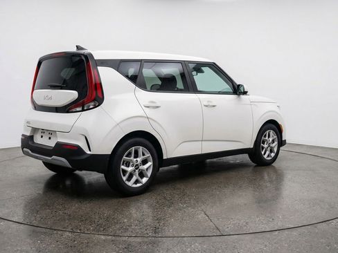 Used 2025 Kia Soul LX w/ LX Technology Package FWD image 9