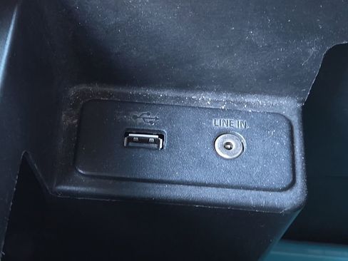 Used 2017 Ford Expedition XLT image 28