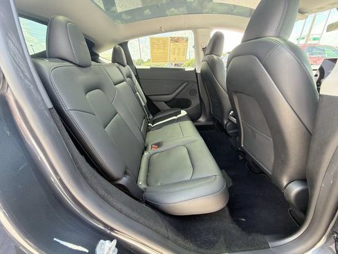 Used 2024 Tesla Model Y Long Range AWD/4WD image 31