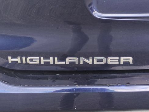Used 2023 Toyota Highlander XLE FWD image 57