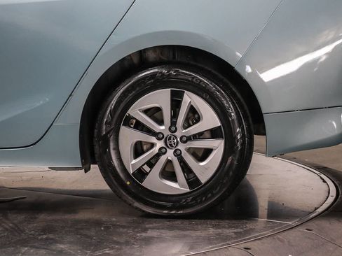 Certified 2017 Toyota Prius Two w/ Carpet Mat Package FWD image 10