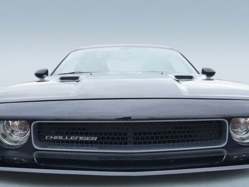 Used 2012 Dodge Challenger SXT image 28