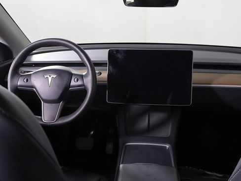 Used 2022 Tesla Model Y Long Range image 33