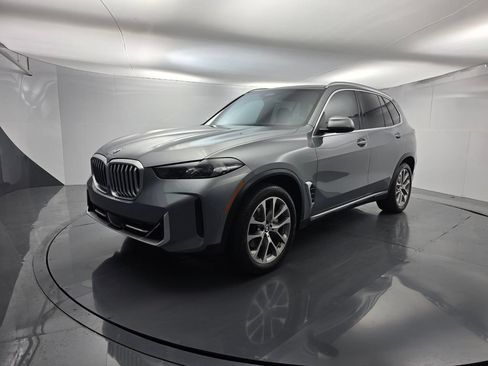 Used 2024 BMW X5 xDrive40i w/ Parking Assistance Package AWD/4WD image 8