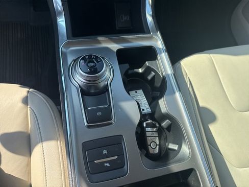 Used 2022 Ford Edge Titanium w/ Class II Trailer Tow Package image 22