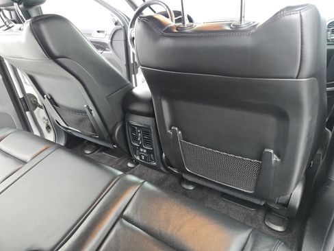 Used 2019 Jeep Grand Cherokee Limited AWD/4WD image 11