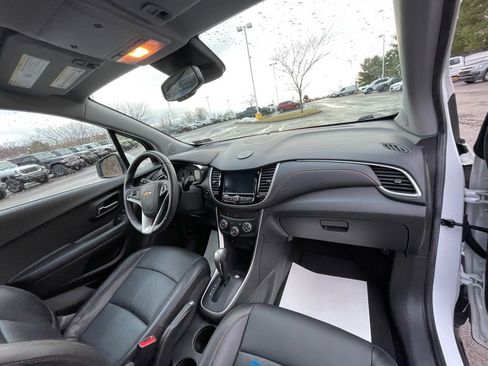 Used 2021 Chevrolet Trax LT w/ Premium Seat Package image 12