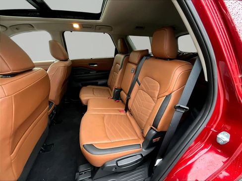 Certified 2025 Nissan Pathfinder Platinum w/ Cargo Package AWD/4WD image 22