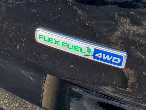Used 2016 Ford Explorer XLT w/ Equipment Group 202A AWD/4WD image 5