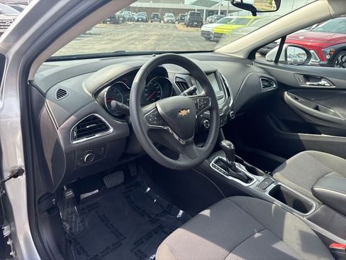 Used 2017 Chevrolet Cruze LT w/ Convenience Package FWD image 17