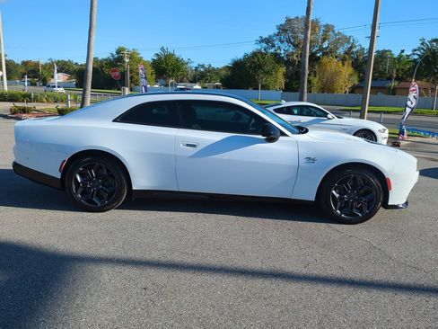 Used 2025 Dodge Charger R/T w/ Quick Order Package 25M R/T image 3