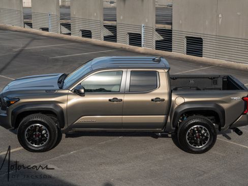 Used 2025 Toyota Tacoma TRD Off-Road image 29
