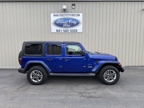 Used 2018 Jeep Wrangler Unlimited Sahara w/ Cold Weather Group AWD/4WD image 6