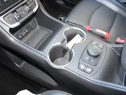 Used 2023 GMC Terrain SLT image 26