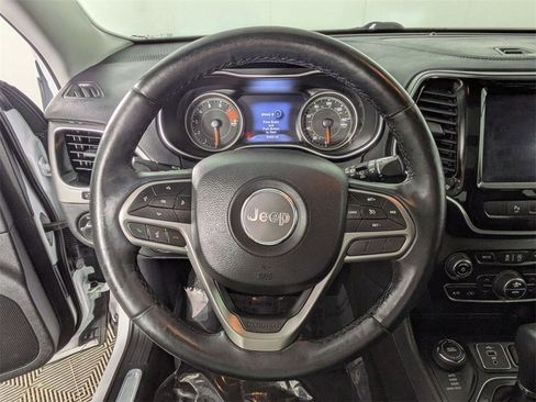 Used 2019 Jeep Cherokee Limited image 18