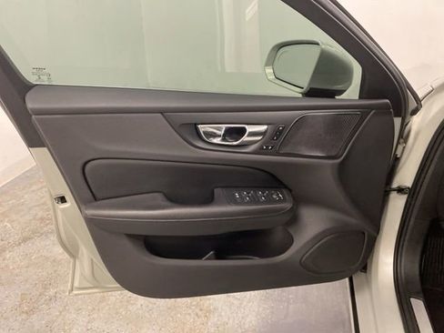 Used 2021 Volvo S60 T8 Inscription image 21