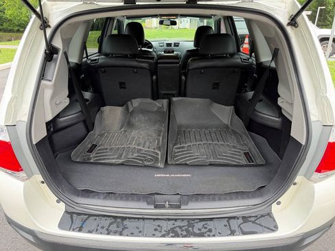 Used 2012 Toyota Highlander SE w/ Tow Pkg AWD/4WD image 16
