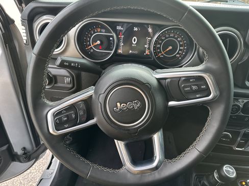 Used 2023 Jeep Gladiator Overland image 21