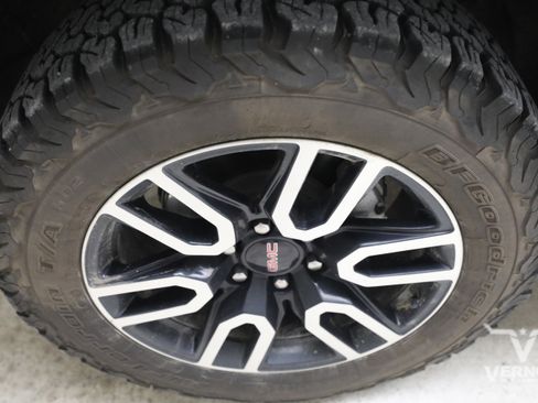 Used 2023 GMC Yukon XL AT4 w/ AT4 Premium Plus Package AWD/4WD image 10