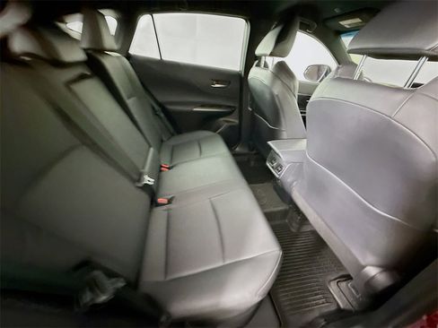 Used 2023 Toyota Venza XLE image 28