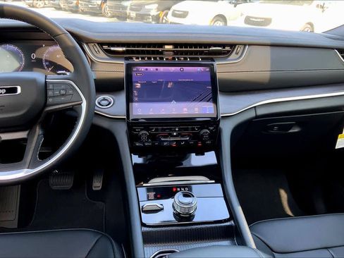New 2025 Jeep Grand Cherokee Limited w/ Black Appearance Package image 13