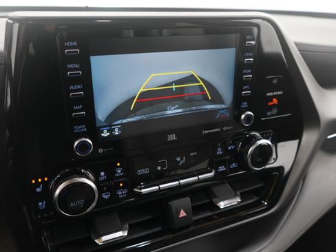 Used 2022 Toyota Highlander Limited image 30