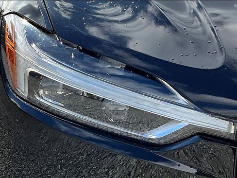 Used 2019 Volvo XC60 T6 Momentum w/ Multimedia Package image 27