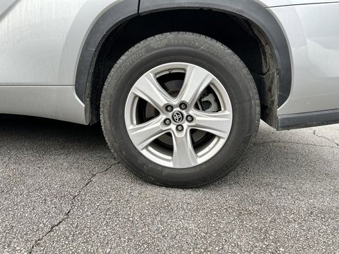 Used 2023 Toyota Highlander L image 10