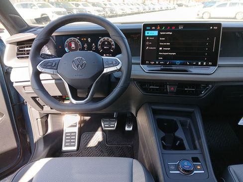 New 2026 Volkswagen Tiguan SE R-Line image 13