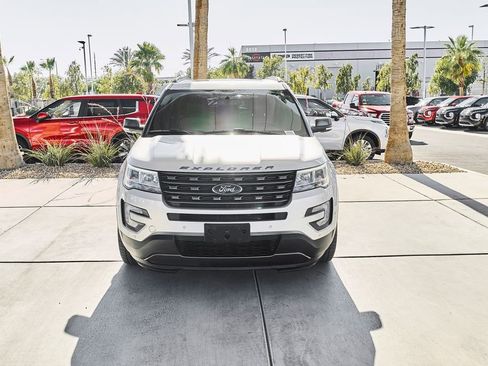 Used 2017 Ford Explorer XLT w/ Equipment Group 202A AWD/4WD image 7