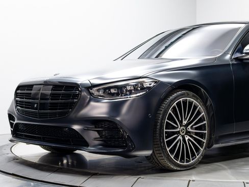 Used 2022 Mercedes-Benz S 580 4MATIC Sedan w/ AMG Line Package image 4