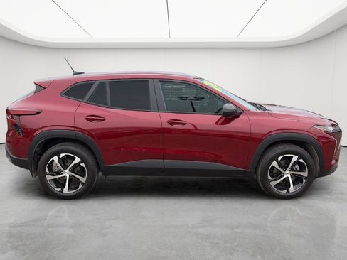 Used 2024 Chevrolet Trax RS FWD image 8