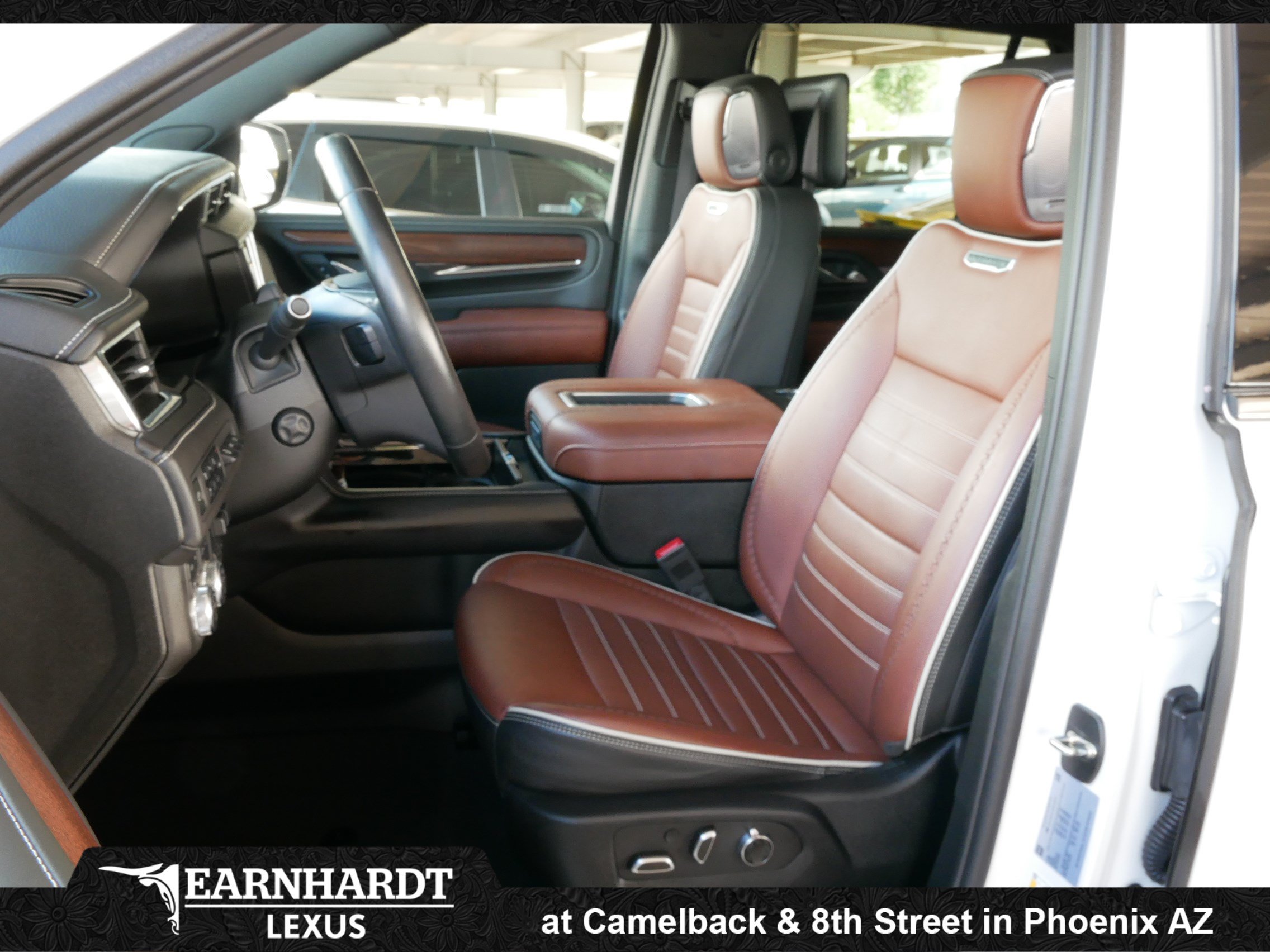 Used 2023 GMC Yukon Denali Ultimate AWD/4WD image 2
