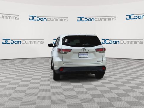 Used 2015 Toyota Highlander Plus AWD/4WD image 8