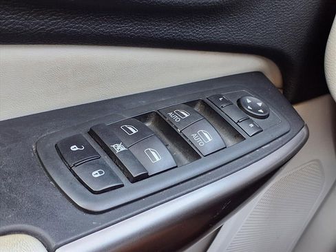 Certified 2021 Jeep Cherokee Latitude Lux w/ Comfort/Convenience Group image 19