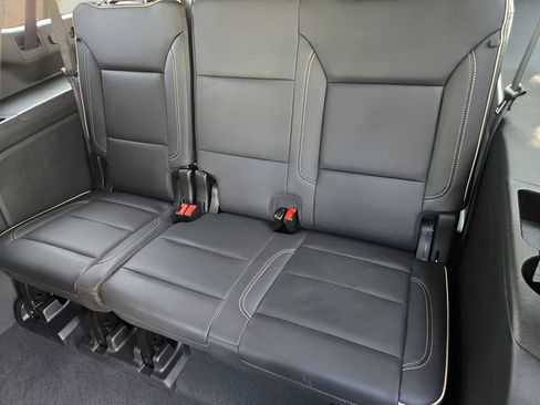 Used 2024 GMC Yukon XL SLT w/ SLT Luxury Package AWD/4WD image 29