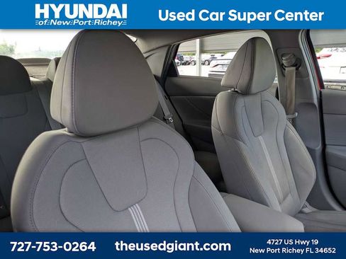 Used 2024 Hyundai Elantra SE FWD image 6
