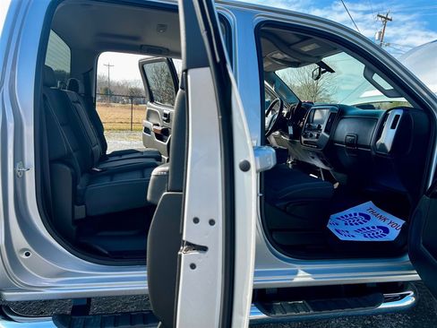 Used 2017 GMC Sierra 2500 SLE w/ SLE Preferred Package image 4