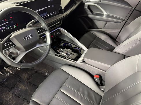 Used 2025 Audi Q5 Premium w/ 19" Wheel Package image 9