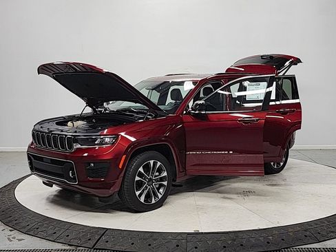 Used 2023 Jeep Grand Cherokee Overland AWD/4WD image 11