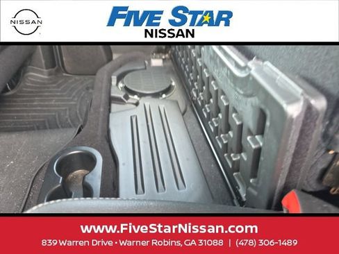 Used 2017 RAM 1500 Laramie RWD image 16